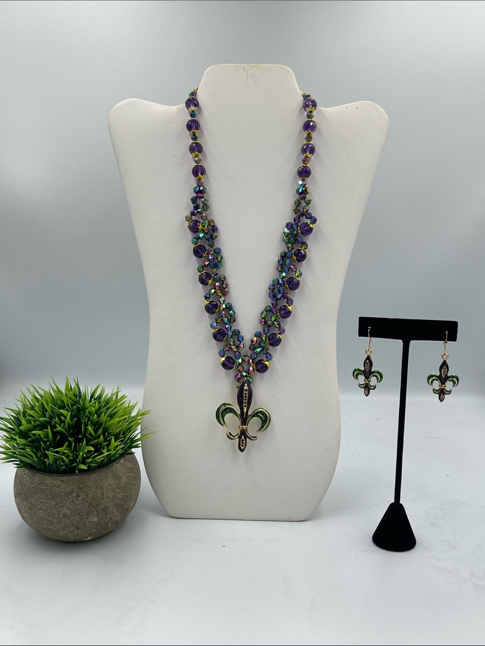 Mardi Gras Fleur-de-Lis beaded necklace matching earrings set. Custom designed.